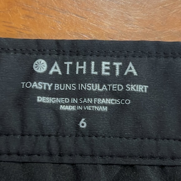 Athleta black quilted toasty buns insulated mini skirt size 6 - Picture 5 of 7